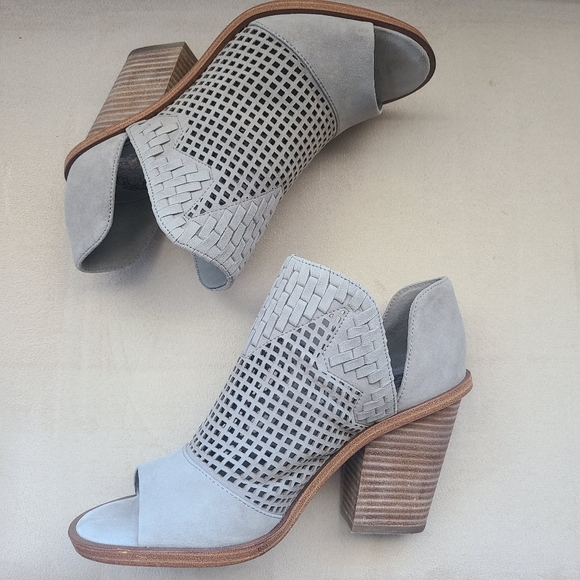 NIB Vince Camuto Fritzey Booties - Picture 3 of 8